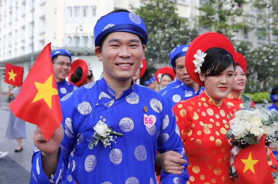 TPHCM: 100 đôi thanh niên công nhân nên duyên trong ngày Tết Độc lập ảnh 8 TPHCM: 100 đôi thanh niên công nhân nên duyên trong ngày Tết Độc lập ảnh 9