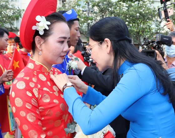 TPHCM: 100 đôi thanh niên công nhân nên duyên trong ngày Tết Độc lập ảnh 3 TPHCM: 100 đôi thanh niên công nhân nên duyên trong ngày Tết Độc lập ảnh 4