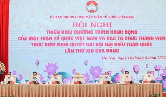 Tổng Bí thư Nguyễn Phú Trọng dự và phát biểu chỉ đạo tại Hội nghị toàn quốc Chương trình hành động của MTTQ Đoàn Chủ tọa hội nghị trực tuyến toàn quốc triển khai chương trình hành động của Mặt trận Tổ quốc Việt Nam và các tổ chức thành viên thực hiện Nghị quyết Đại hội đại biểu toàn quốc lần thứ XIII của Đảng. Ảnh: VIẾT CHUNG