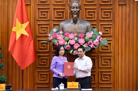 Thủ tướng trao quyết định bổ nhiệm nữ Tổng Giám đốc đầu tiên của TTXVN Thủ tướng trao quyết định bổ nhiệm nữ Tổng Giám đốc đầu tiên của TTXVN