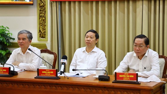 TPHCM: 34 ngày không phát hiện ca mắc mới Covid-19 trong cộng đồng Phó Chủ tịch UBND TPHCM Dương Anh Đức và Ngô Minh Châu chủ trì cuộc họp điểm cầu TPHCM. Ảnh: TTBC 