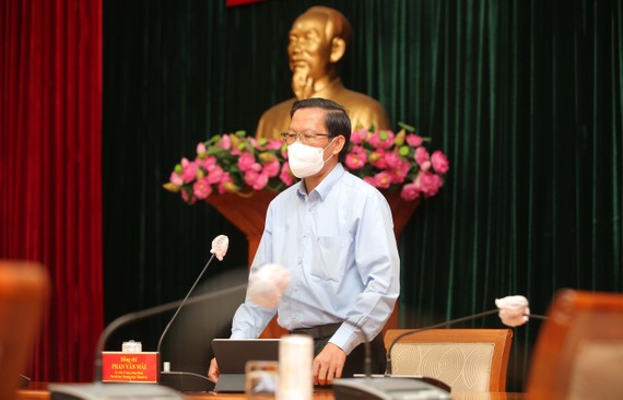 TPHCM sẽ huy động tất cả nguồn lực để hỗ trợ bà con Đồng chí Phan Văn Mãi, Phó Bí thư Thường trực Thành ủy TPHCM phát biểu tại cuộc họp. Ảnh: DŨNG PHƯƠNG