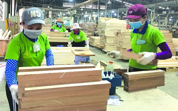 市工商厅采取措施辅助企业 本市中小企业获辅助恢復产销活动。