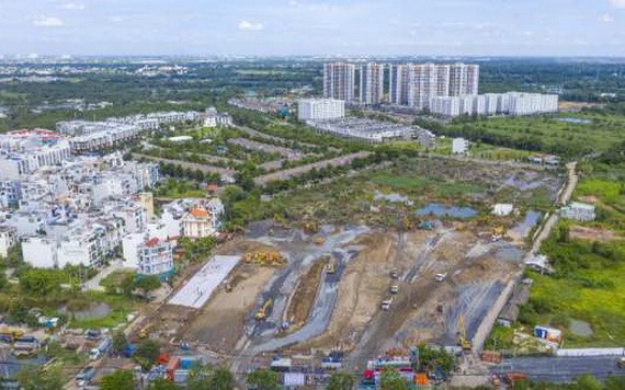 连夜赶工搭建两家野战医院