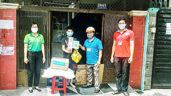 Thư viện tìm cách đưa sách đến bạn đọc Thư viện quận Tân Bình thực hiện chương trình đưa sách đến tay bạn đọc trong vùng phong tỏa, cách ly của quận