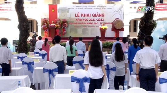 Trực tiếp truyền hình Lễ khai giảng năm học mới 2021 - 2022 tại Trường THPT chuyên Lê Hồng Phong ...