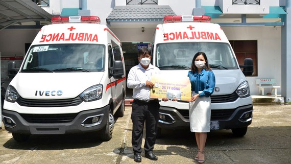 Sở Y tế Kiên Giang đã phân bổ 3 xe cứu thương do Sun Group tài trợ về cho huyện Vĩnh Thuận, Gò Quao và TP Hà Tiên để kịp thời phục vụ công tác phòng, chống dịch