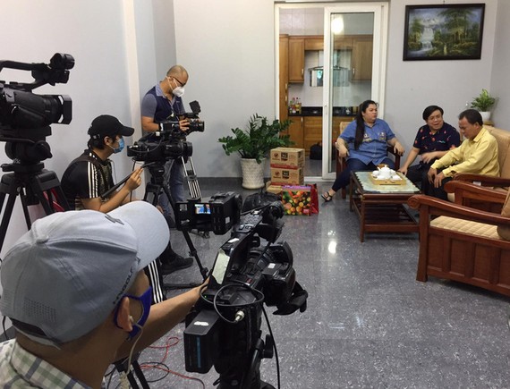 Xây dựng loạt tiểu phẩm sân khấu đề tài phòng chống dịch Covid-19 Các nghệ sĩ Nhà hát kịch TP HCM thực hiện tiểu phẩm