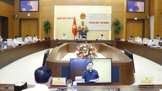 Xây dựng và hoàn thiện Nhà nước pháp quyền XHCN Việt Nam của dân, do dân và vì dân Quang cảnh phiên họp