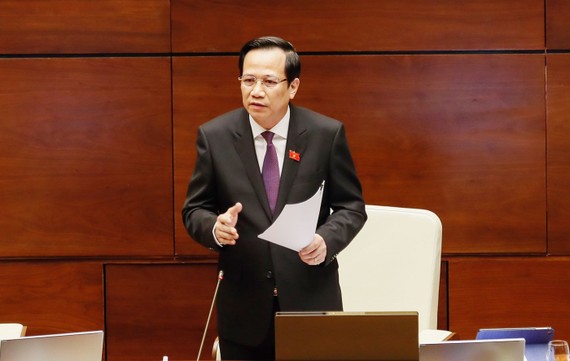 Từ 1-1-2022 lương hưu sẽ tăng Bộ trưởng Bộ LĐTB-XH Đào Ngọc Dung trả lời chất vấn, chiều 10-11-2021. Ảnh: QUANG PHÚC