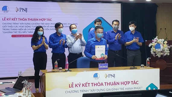 Nhiều hoạt động biểu dương, tôn vinh gia đình trẻ tiêu biểu Ký kết thực hiện chương trình