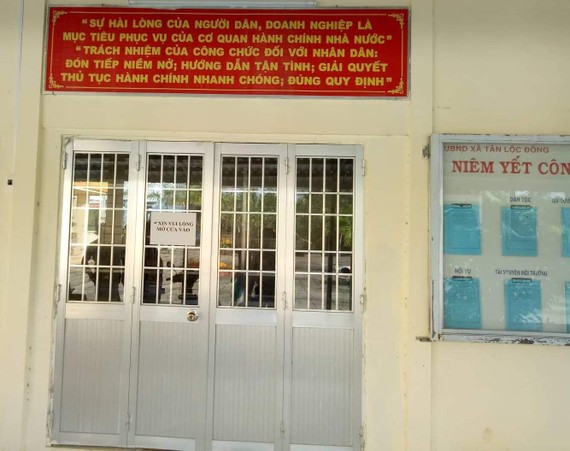 Bộ phận một cửa UBND xã Tân Lộc Đông đóng cửa trong giờ làm việc