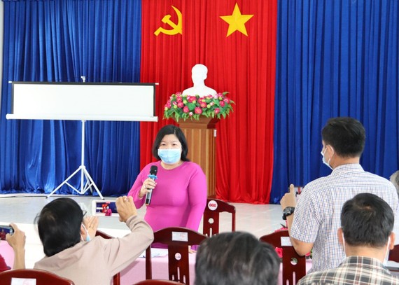 Bà Cao Xuân Thu Vân, Phó Chủ tịch UBND tỉnh Bạc Liêu thông tin về trường hợp nghi dương tính SARS-CoV-2 trên địa bàn