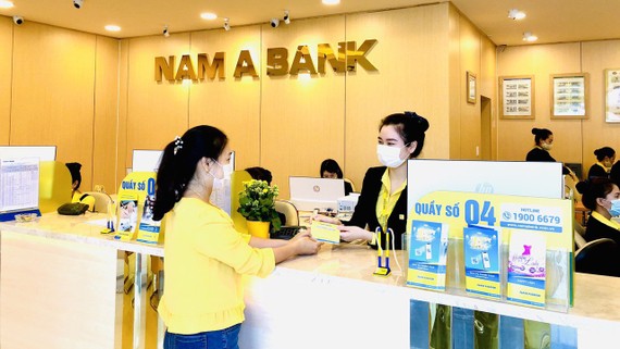 Khách hàng giao dịch tại Nam A Bank Thừa Thiên - Huế