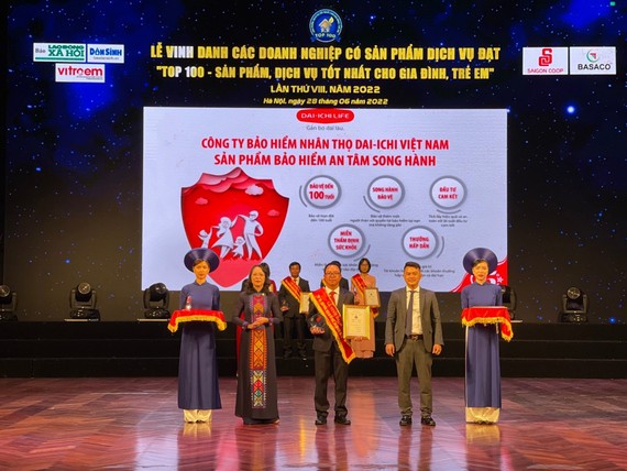 Dai-ichi Life Việt Nam nhận giải “Tốp 100 sản phẩm, dịch vụ tốt nhất cho gia đình, trẻ em” lần thứ hai
