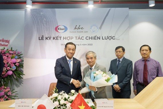 Đại diện Hội Thần Kinh Học Việt Nam ký hợp tác chiến lược cùng Eisai Việt Nam