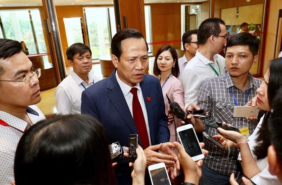 Bộ trưởng Bộ LĐ-TB và XH  Đào Ngọc Dung trả lời báo chí sáng 29-5-2019. Ảnh: VIẾT CHUNG