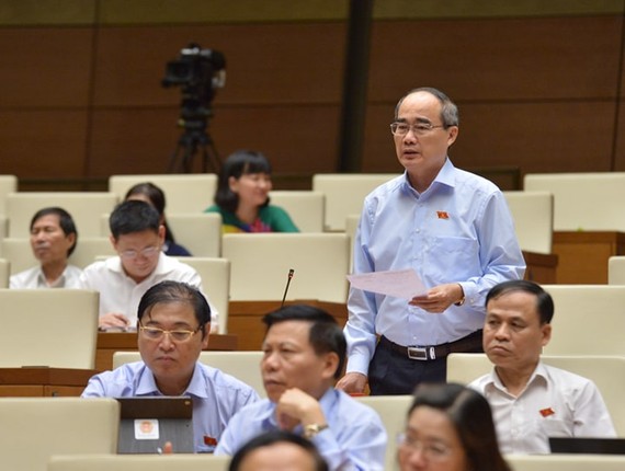 Bí thư Thành ủy TPHCM Nguyễn Thiện Nhân phát biểu tại Quốc hội sáng 31-5. Ảnh: VIẾT CHUNG