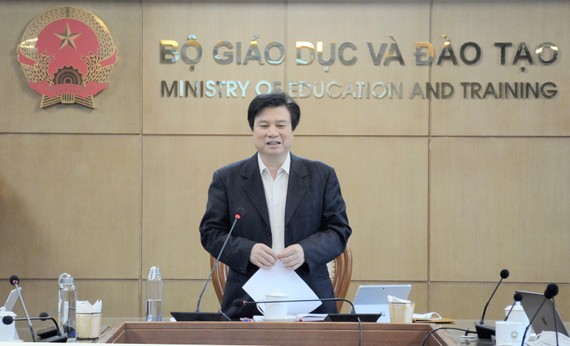 Thứ trưởng Bộ GD-ĐT Nguyễn Hữu Độ chủ trì cuộc họp