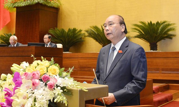 Thủ tướng Nguyễn Xuân Phúc trình bày báo cáo trước Quốc hội, sáng 20-5-2020. Ảnh: QUOCHOI
