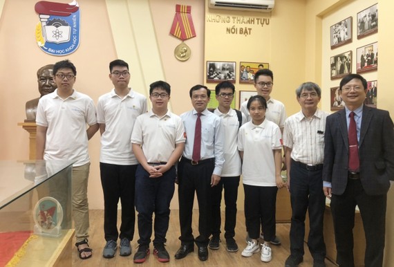 Đội tuyển Việt Nam dự thi Olympic Toán học quốc tế 2020