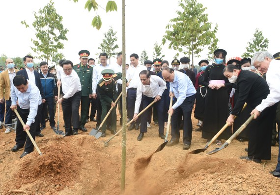 Thủ tướng Nguyễn Xuân Phúc đã dự lễ phát động chương trình trồng 1 tỷ cây xanh "Vì một Việt Nam xanh". ẢNH: VIẾT CHUNG