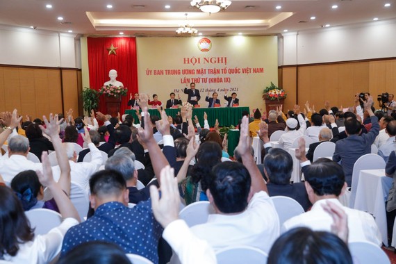 Biểu quyết giới thiệu ông Đỗ Văn Chiến làm Chủ tịch Ủy ban Trung ương MTTQ Việt Nam