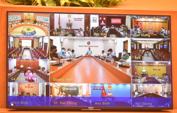 Phó Thủ tướng Lê Văn Thành chủ trì cuộc họp trực tuyến toàn quốc về việc triển khai phục hồi các chuyến bay thương mại nội địa