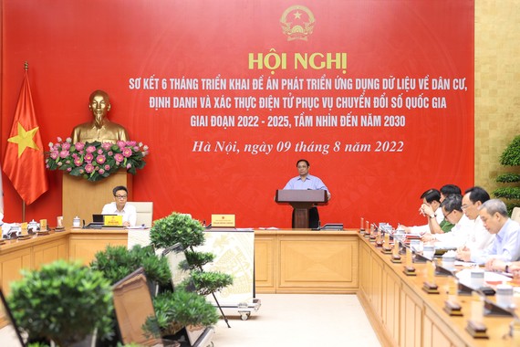 Thủ tướng Phạm Minh Chính, Chủ tịch Ủy ban Quốc gia về chuyển đổi số chủ trì hội nghị. ẢNH: VIẾT CHUNG