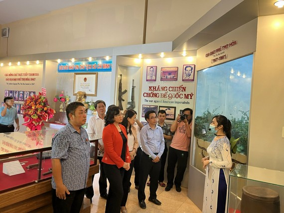 Phó Chủ tịch UBND TPHCM Phan Thị Thắng cùng đoàn tham quan tour "Tân Phú - Đi là nhớ"