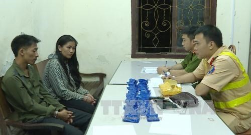 Giang Lao Lanh and Mua Y Mai (left) at the police station. (Photo: VNA)