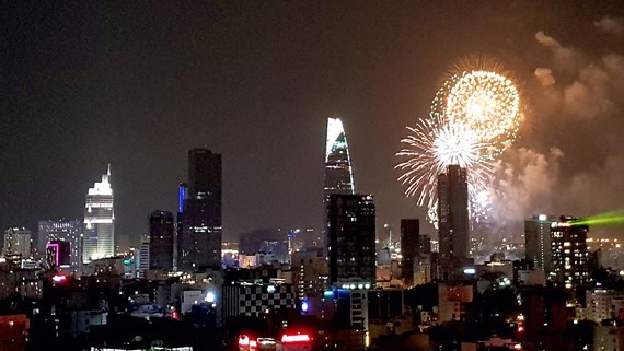 HCMC welcomes New Year 2018 with light festival, fireworks shows
