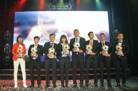 VIDEO:Dinh Thanh & Kieu Trinh win 2017 Vietnam Golden Ball awards