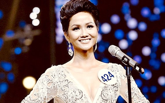 E De ethnic beauty is crowned  Miss Universe Vietnam 2017 (Photo: SGGP)