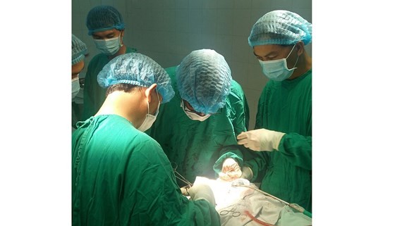 Hospital in Binh Phuoc province performs hip replacement
