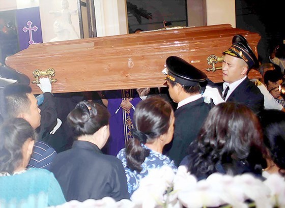 Coffin of Archbishop Paul Bui Van Doc arrives in HCMC