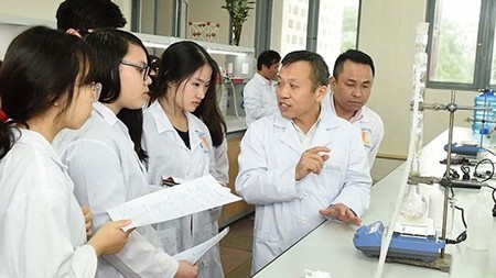 Students of Hanoi University of Science and Technology regularly attend practice sessions in research academies and laboratories