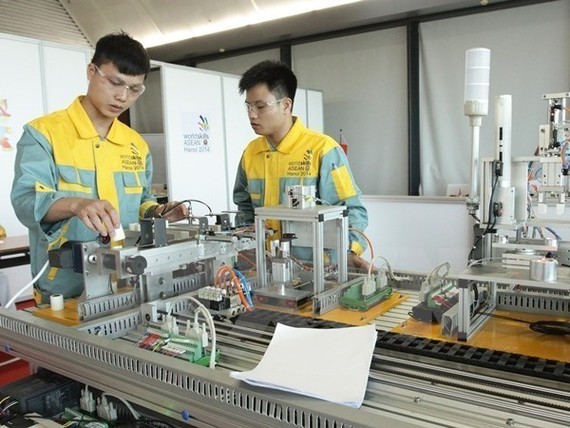 Vietnamese workers at the 12th ASEAN Skills competition (Photo: VNA)