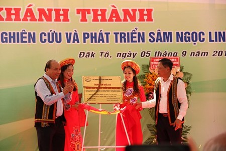 Prime Minister Nguyen Xuan Phuc attended the grand opening ceremony R&D Center for Ngoc Linh ginseng