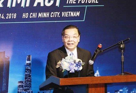 The Minister of Science and Technology Chu Ngoc Anh delivered a presentation in the conference. Photo by MC