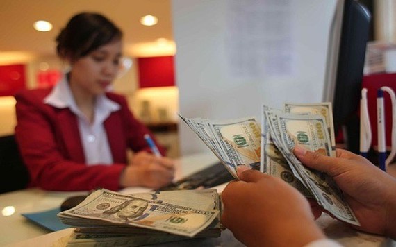 Outstanding foreign currency loans among local banks is estimated at nearly $300 trillion ($12.76 billion ) (Photo: cafef.vn)