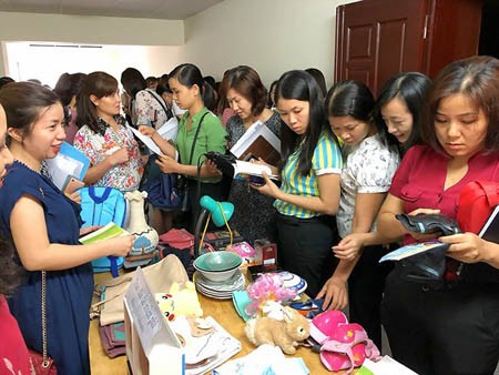 A get-together for members of a freeshop group to directly exchange their unused items