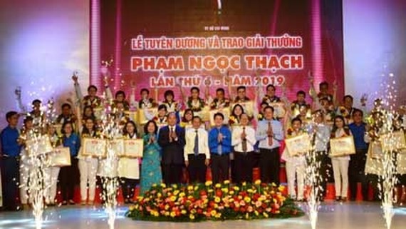 Sixth Pham Ngoc Thach Prize given to good medical workers