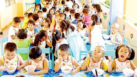 Local authorities, parents cooperate to monitor food safety in school