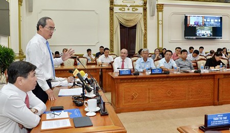 HCMC Party Chief Nguyen Thien Nhan delivered his speech at the meeting. Photo by Viet Dung
