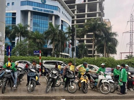 Motorbike taxi drivers in Hanoi (Photo: VNA)
