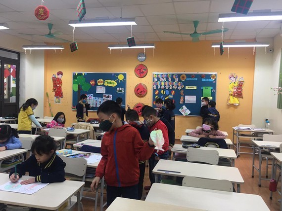 Students wear face masks in classroom (Photo: SGGP)