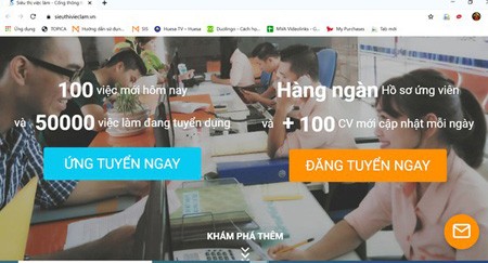 The online job market https://sieuthivieclam.vn/ offer a chance for laborers to meet recruiters. (Photo: SGGP)