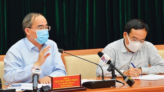 Mr. Nguyen Thien Nhan speaks at the meeting (Photo: SGGP)