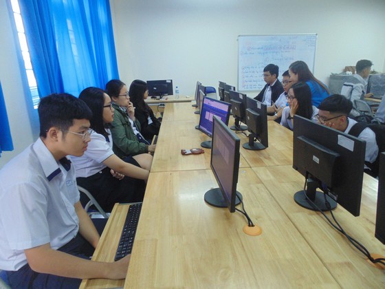 Students' foreign language ability examined online in HCMC